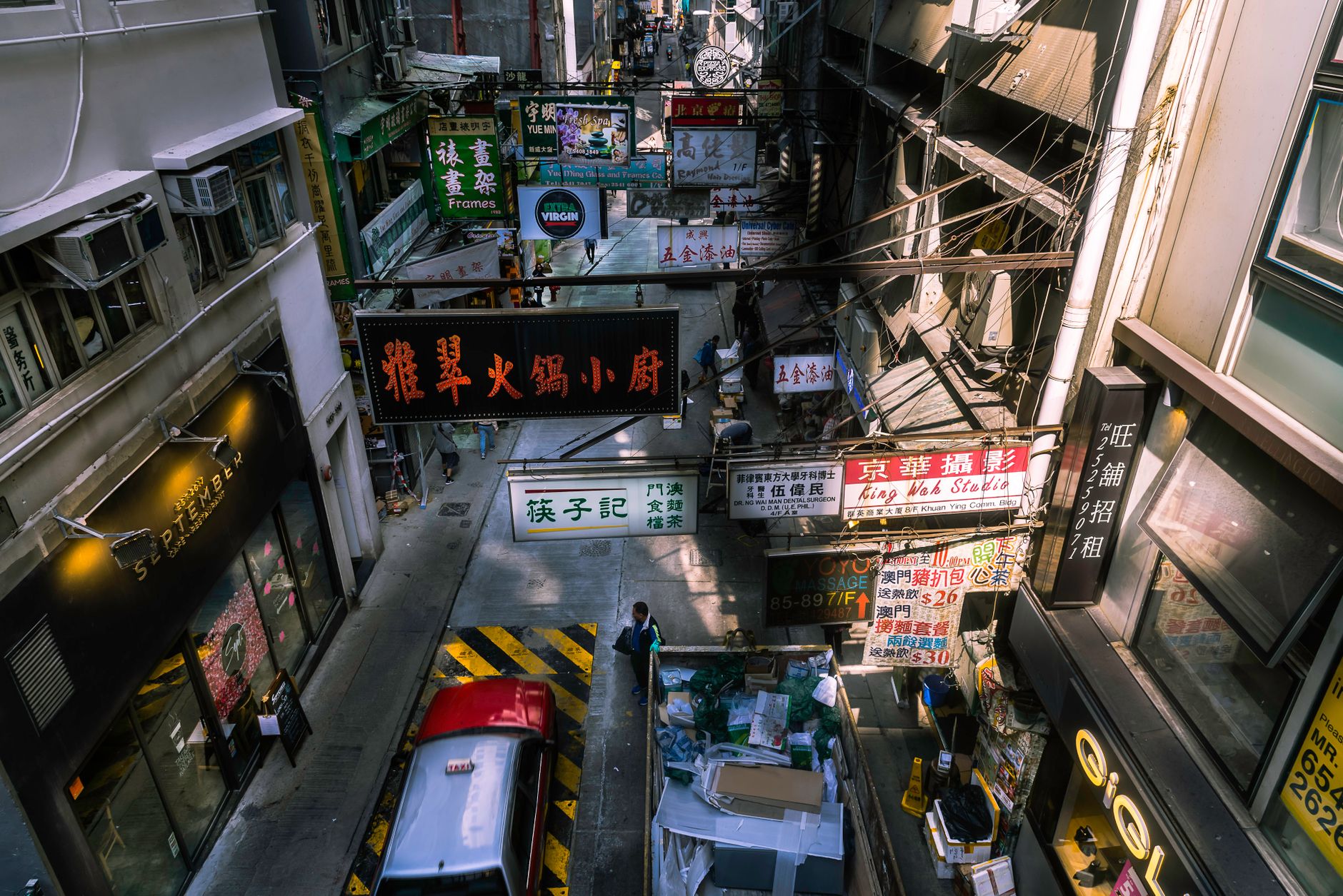 香港熱鬧街頭市集商舖