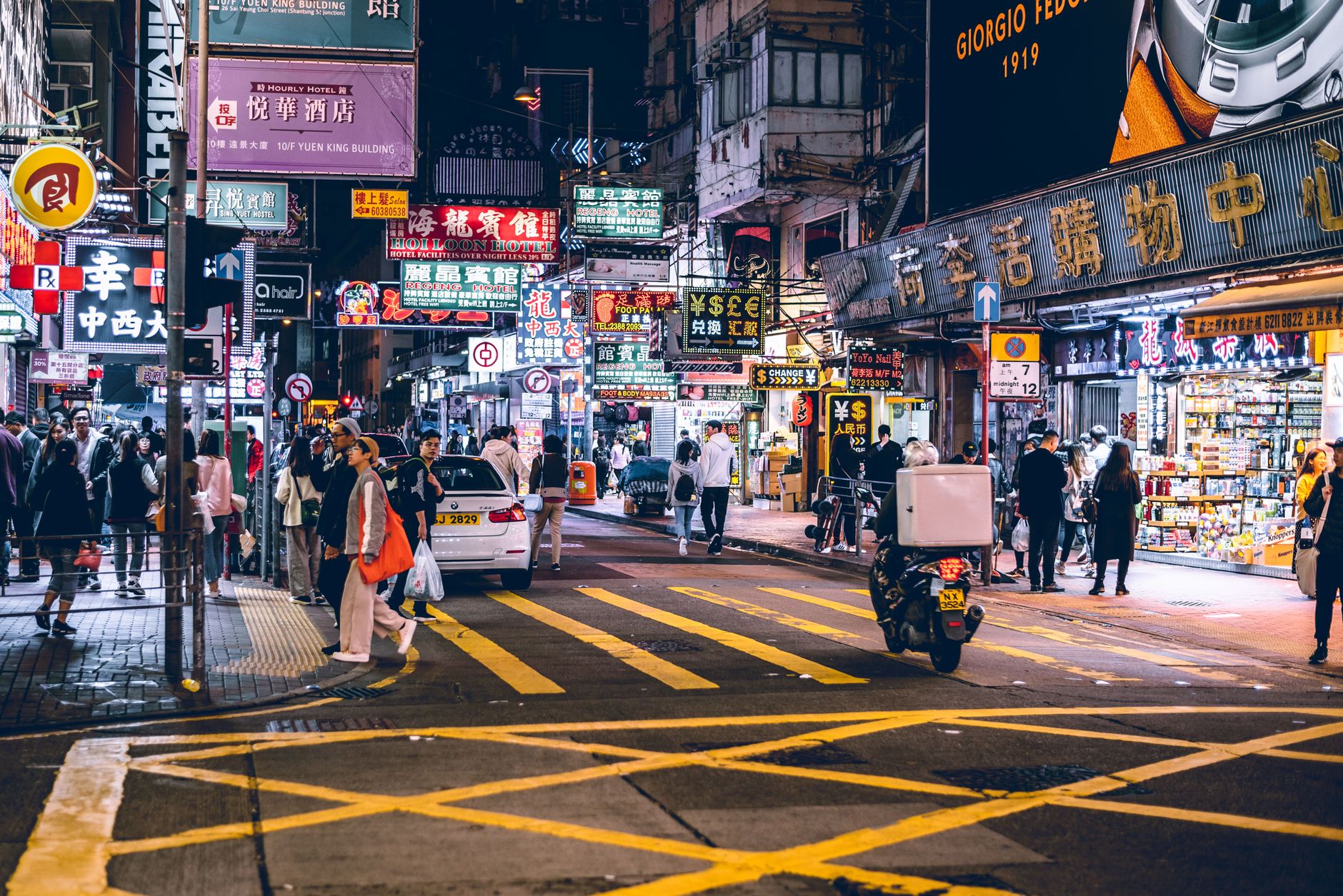 香港霓虹燈璀璨夜市街景