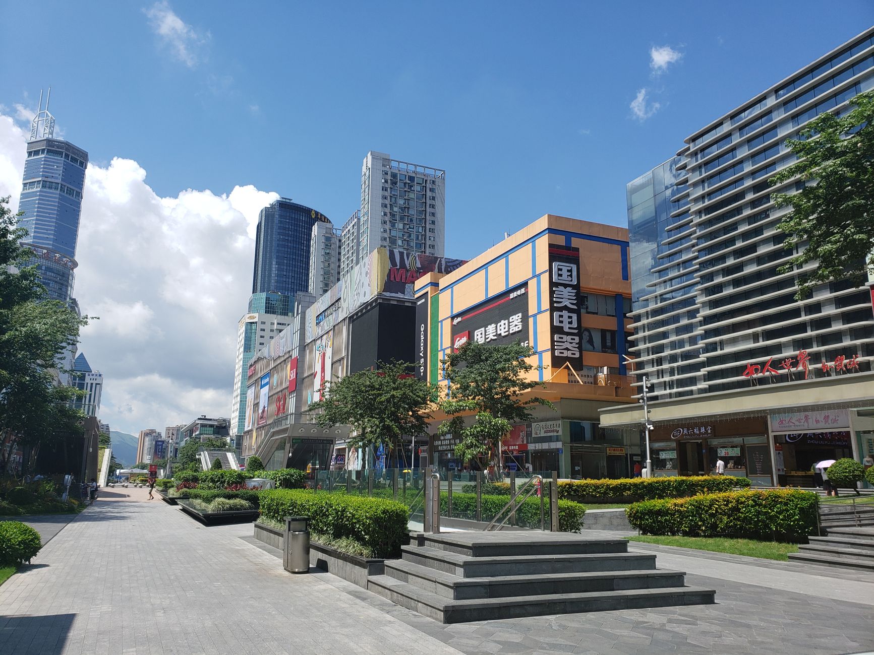 深圳繁華市區摩天大樓及商場景觀